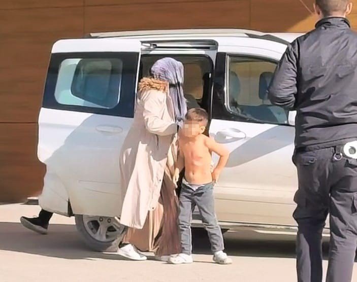 uzerine-kaynar-su-devrilen-cocuk-yaralandi