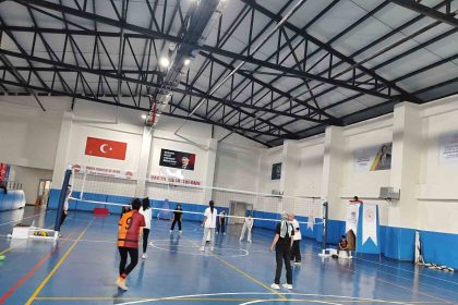 varto-spor-salonunda-voleybol-antrenmanlari-devam-ediyor