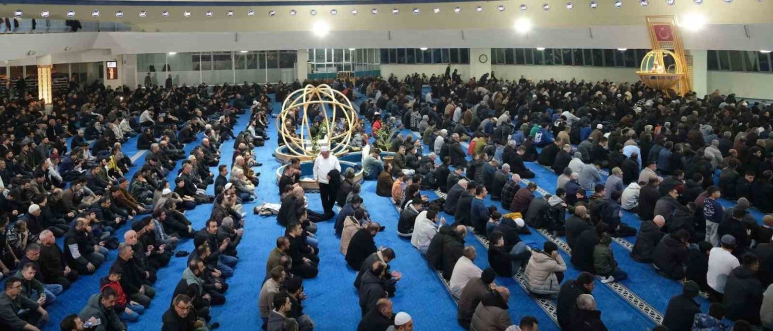 vatan-ve-millet-ruhumuz-cuma-hutbesinin-konusu-oldu