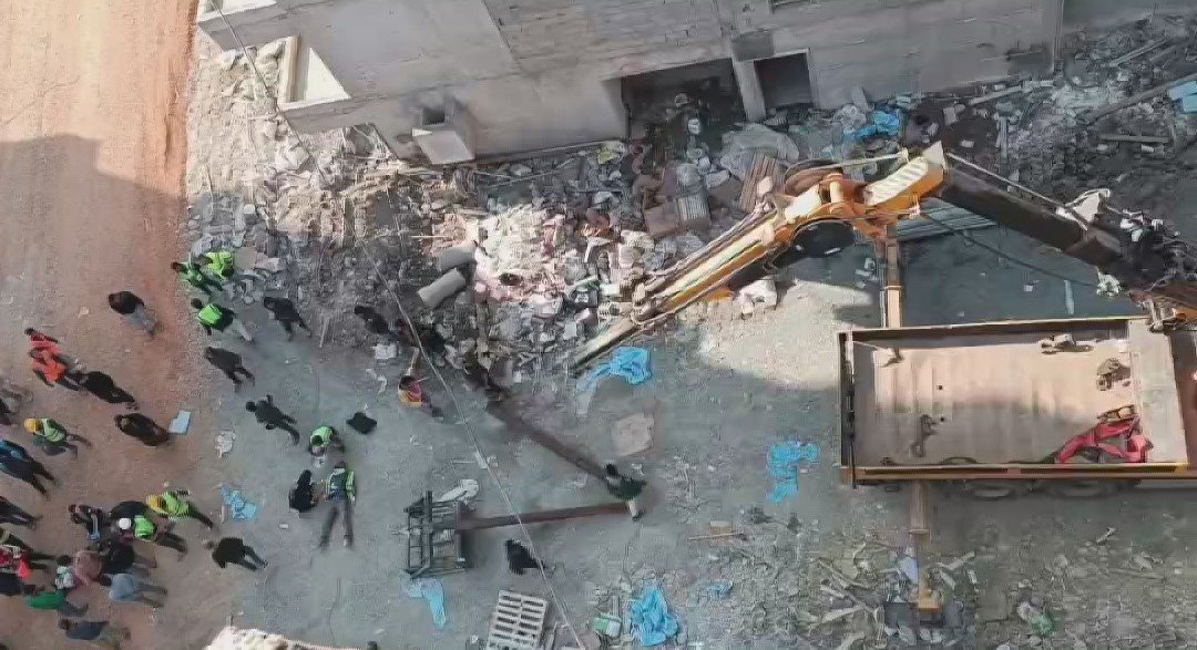 vincin-kirilmasiyla-2-isci-25-metreden-yere-cakildi