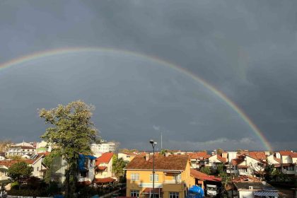 yagmur-sonrasi-beliren-gokkusagi-gorsel-solen-olusturdu