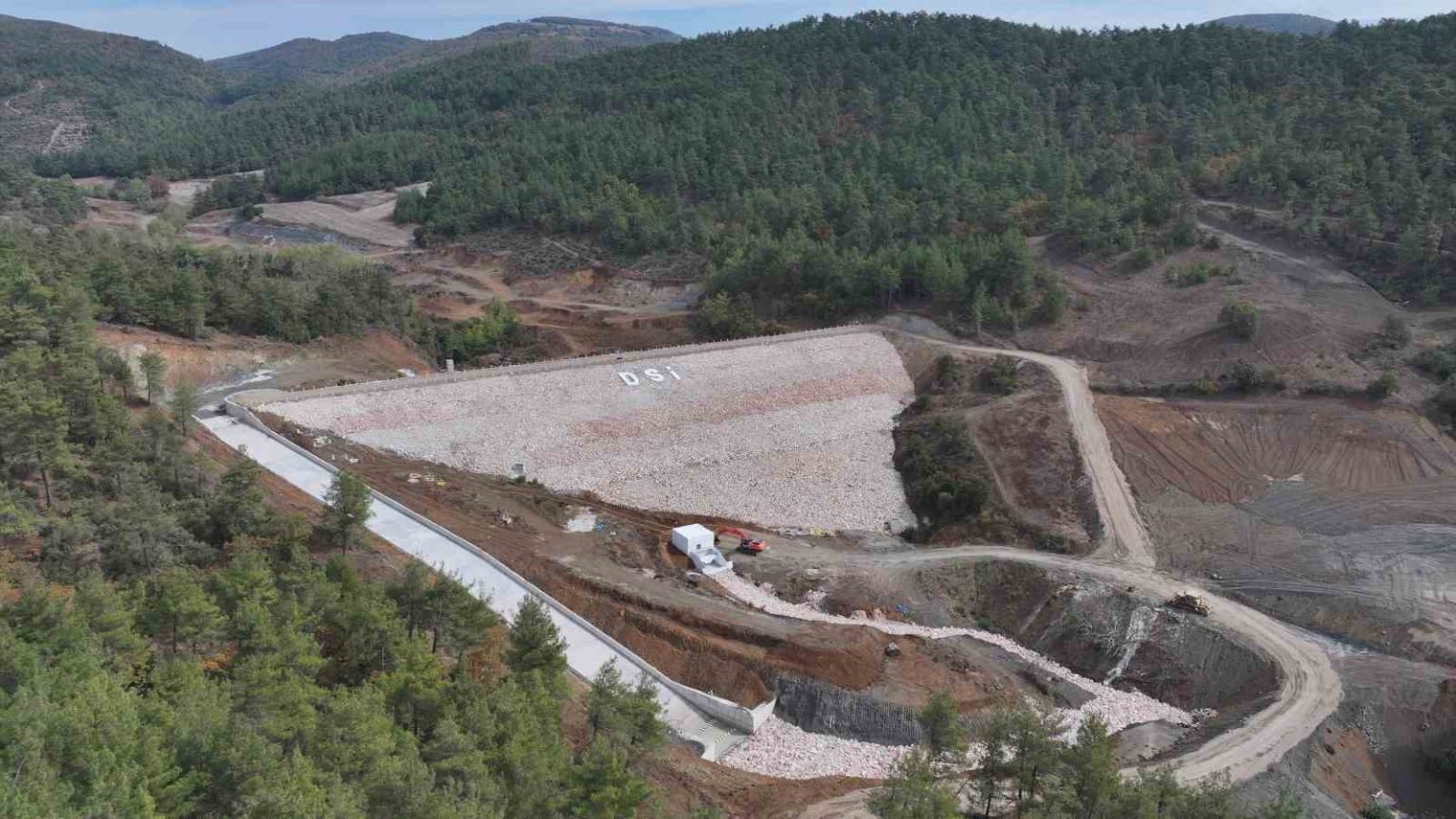 yaykin-goleti-464-bin-909-metrekup-su-kapasitesiyle-700-dekar-tarim-arazisini-suyla-bulusturacak