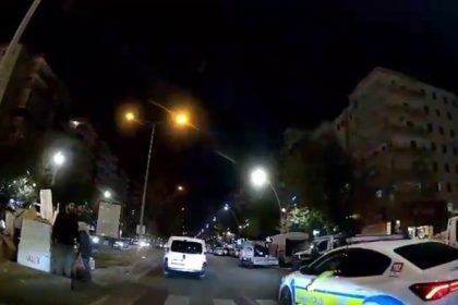 yere-dusen-cocugun-hastaneye-yetistirilebilmesi-icin-polis-sikisik-trafigi-acti