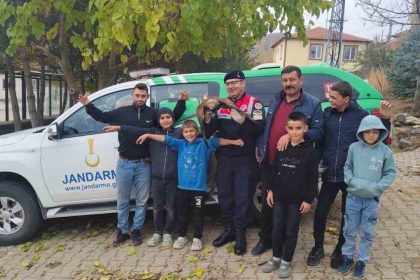 yozgatta-bulunan-yarali-kizil-sahin-cocuklarin-ilgi-odagi-oldu