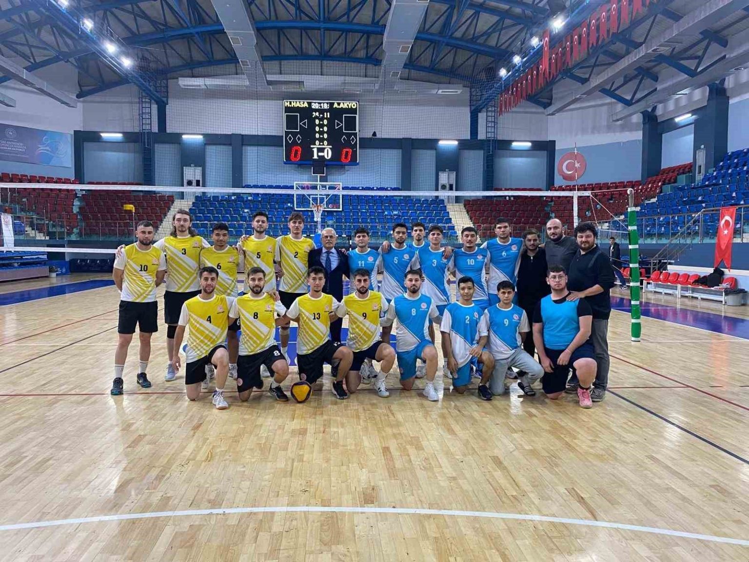 yurtlig-erkek-voleybol-turnuvasi-heyecani-devam-ediyor