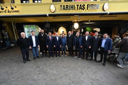 ak-parti-bursa-il-baskani-davut-gurkan-carsi-esnafiyla-bir-araya-geldi