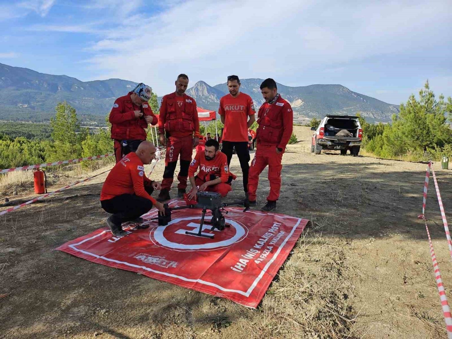 akut-ege-ekipleri-tatbikatlarla-gonullulerini-her-an-goreve-hazir-hale-getiriyor