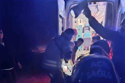 alkollu-surucunun-kullandigi-arac-sarampole-yuvarlandi-1-yarali