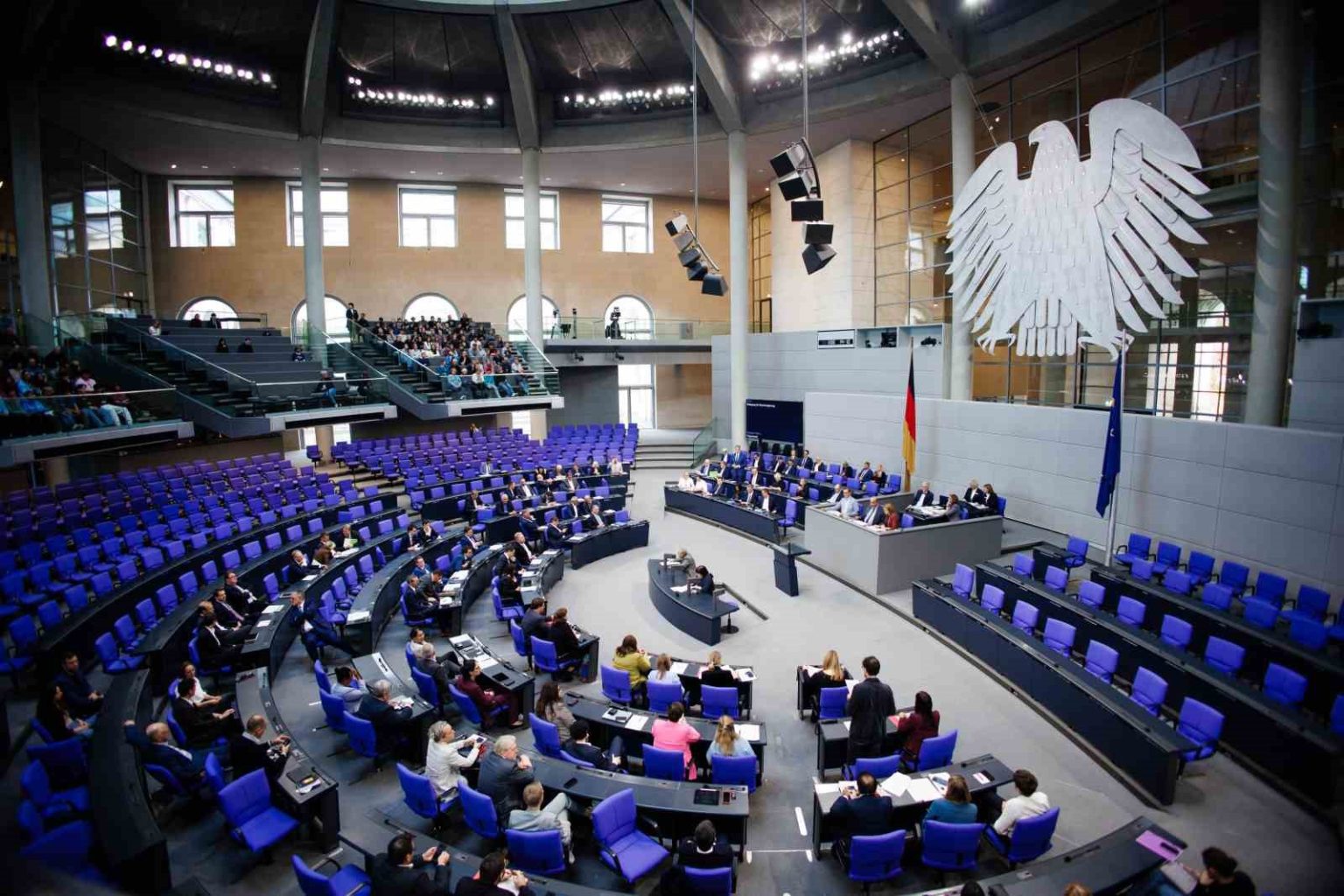 alman-meclisinde-supheli-usb-alarmi