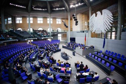 alman-meclisinde-supheli-usb-alarmi