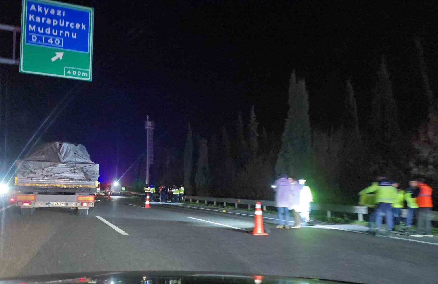 anadolu-otoyolunda-feci-kaza-otomobilin-carptigi-yaya-hayatini-kaybetti