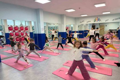 anne-sehirde-dopdolu-rengarenk-ara-tatil