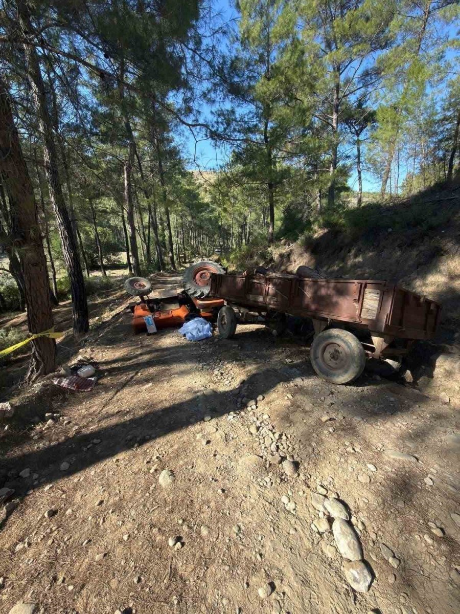 antalyada-devrilen-traktorun-altinda-kalan-surucu-hayatini-kaybetti