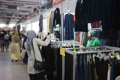 aydindaki-giyim-festivali-yogun-ilgi-goruyor