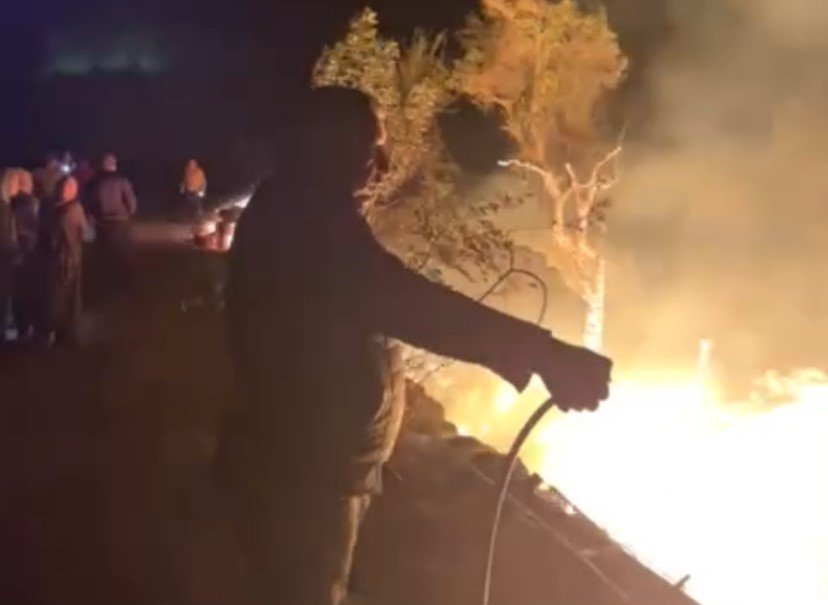 barakayi-kul-eden-yangin-seralara-ulasmadan-sonduruldu