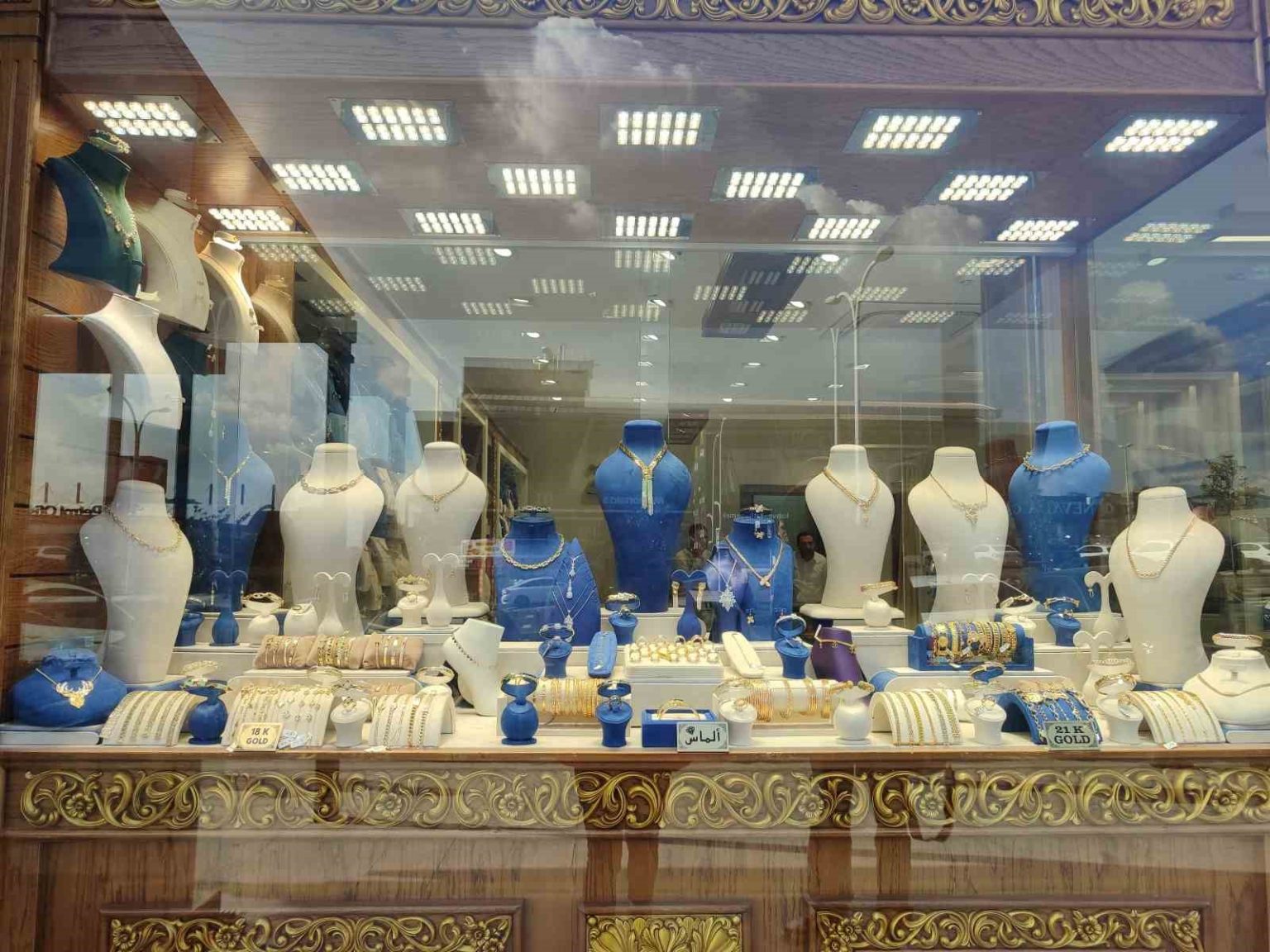 basaksehirde-kuyumcu-soygunu-guvenlik-personelinin-dikkati-sayesinde-63-saniyede-onlendi