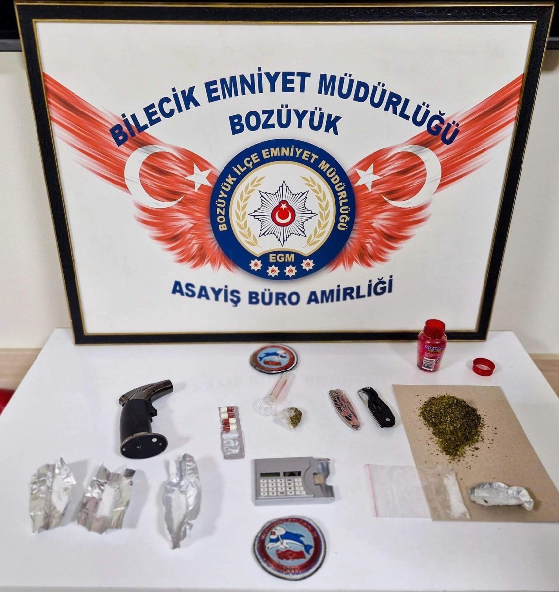 bilecikte-uyusturucu-operasyonu-3-gozalti