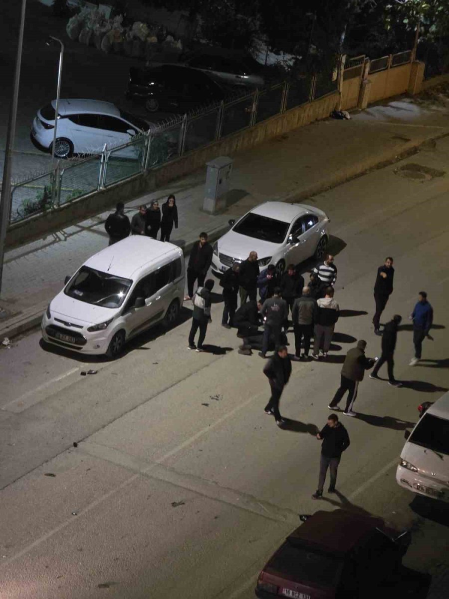 bursada-motosiklet-surucusu-3-araca-carpip-yaralandi