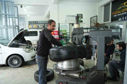 cavustepeye-kar-yagdi-suruculer-lastikcilere-akin-etti