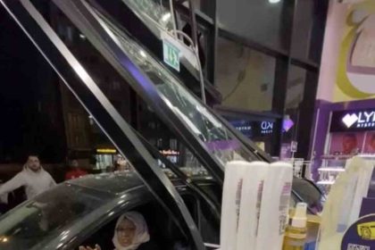 diyarbakirda-kontrolden-cikan-otomobil-kozmetik-magazasina-daldi