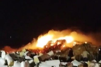 diyarbakirda-preslenmis-102-ton-saman-yandi