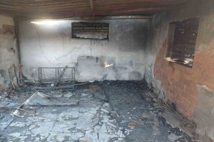 evde-cikan-yanginda-hayatini-kaybetti-20den-fazla-kedi-de-telef-oldu