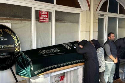 fabrika-yangininda-agir-yaralanmisti-hastanede-hayatini-kaybeden-yildiz-son-yolculuguna-ugurlandi