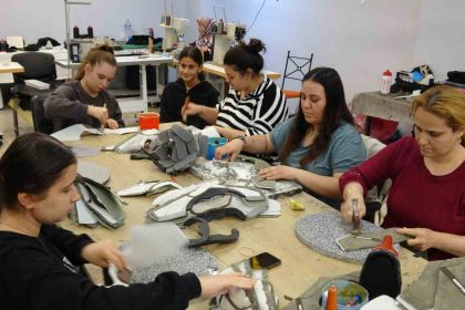 gaziantepte-ayakkabi-sektorunun-imdadina-kadinlar-yetisti