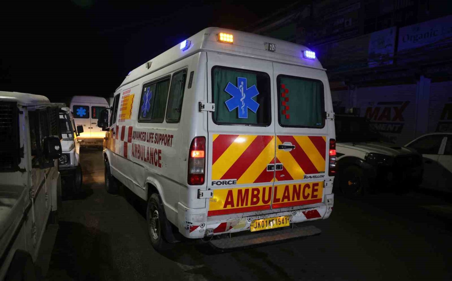 hindistanda-karakolda-patlama-9-olu-32-yarali