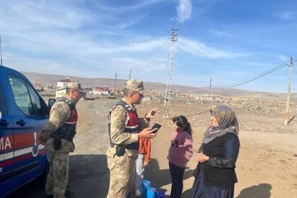 jandarma-kadina-yonelik-siddeti-onlemek-icin-kapi-kapi-dolasiyor