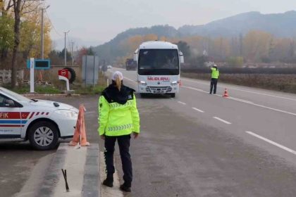 jandarmadan-yolcu-otobuslerine-sivil-denetim