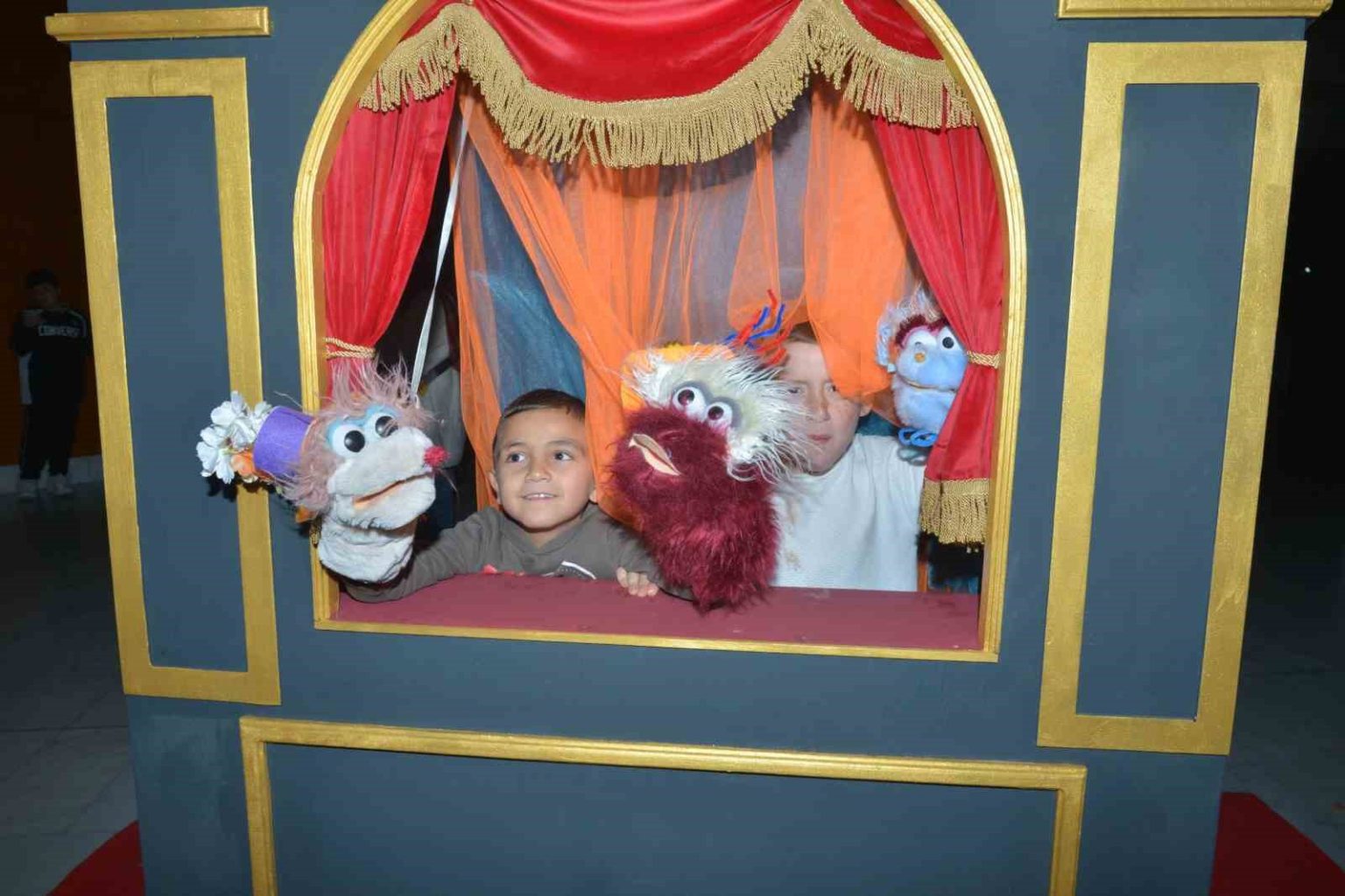 karagoz-kukla-ve-golge-oyunlarina-renkli-acilis