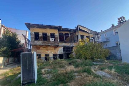 kiracinin-itirazlari-yuzunden-yikimi-yarim-kalan-metruk-bina-tamamen-yikildi