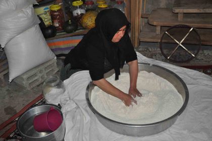 kislik-ekmekler-imece-usuluyle-hazirlaniyor