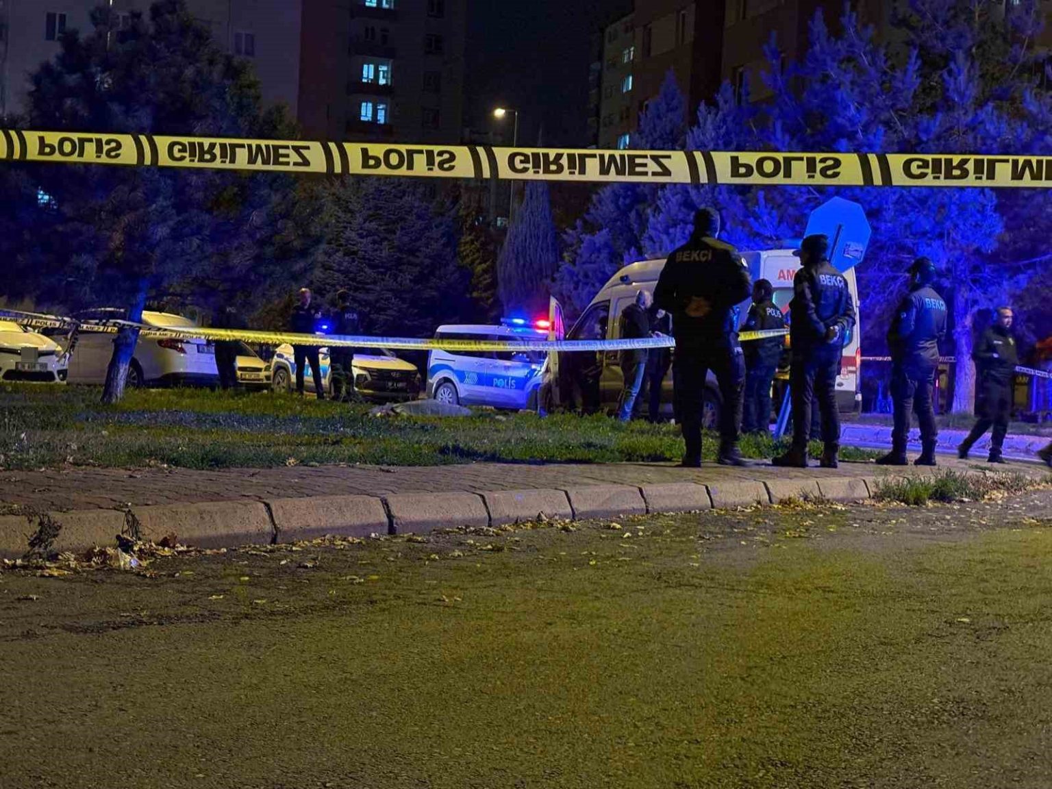 konusmak-icin-cagirdigi-esini-sokak-ortasinda-olduren-sahis-tutuklandi