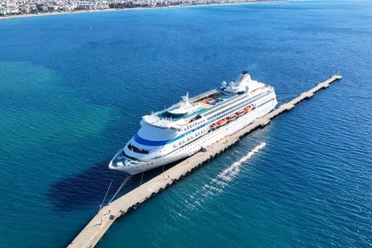luks-kruvaziyer-616-yolcu-ve-435-murettebatiyla-alanyaya-demirledi