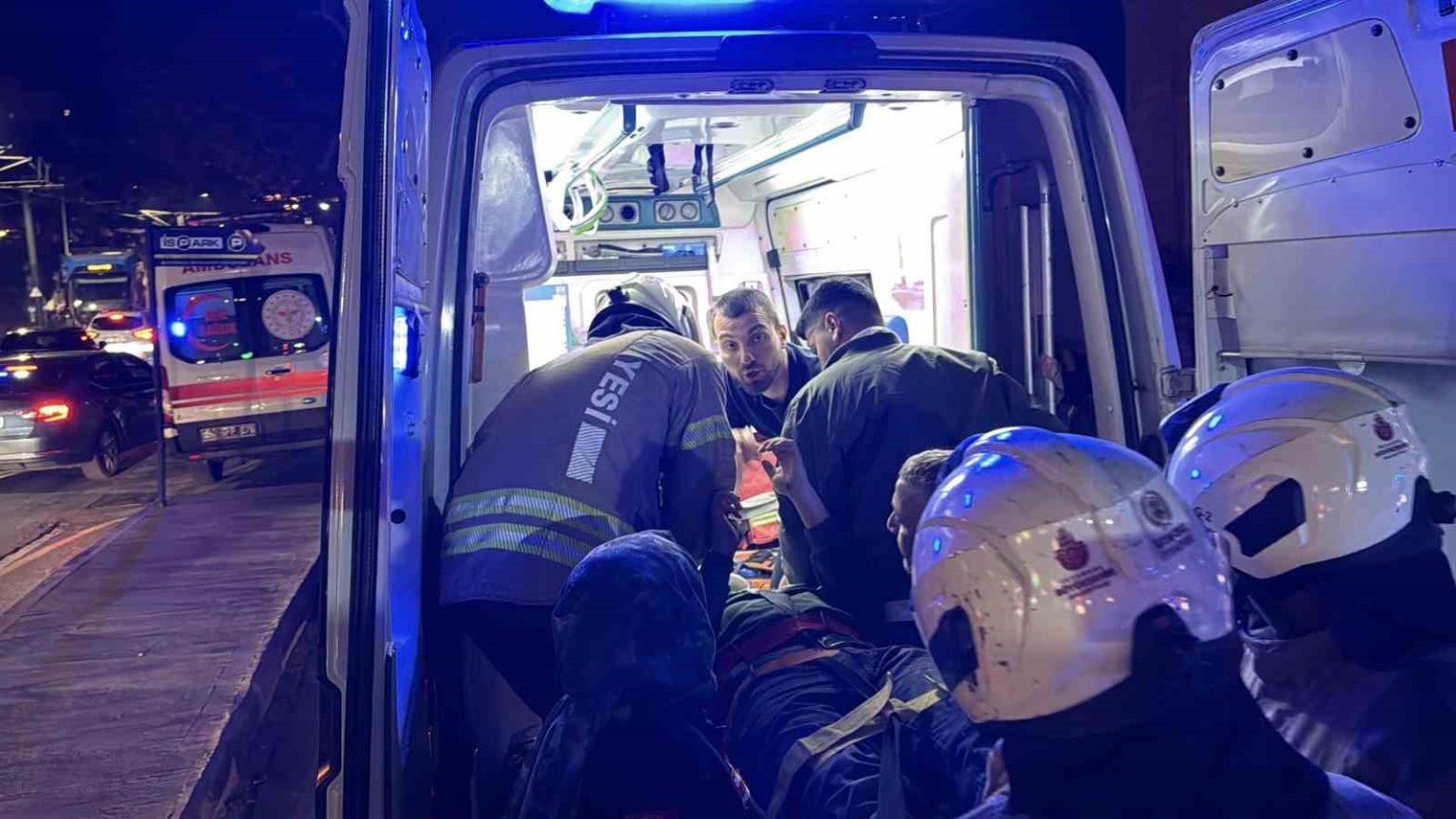 metro-calismasi-sirasinda-iskele-coktu-1-isci-oldu-2-iscinin-tedavisi-suruyor