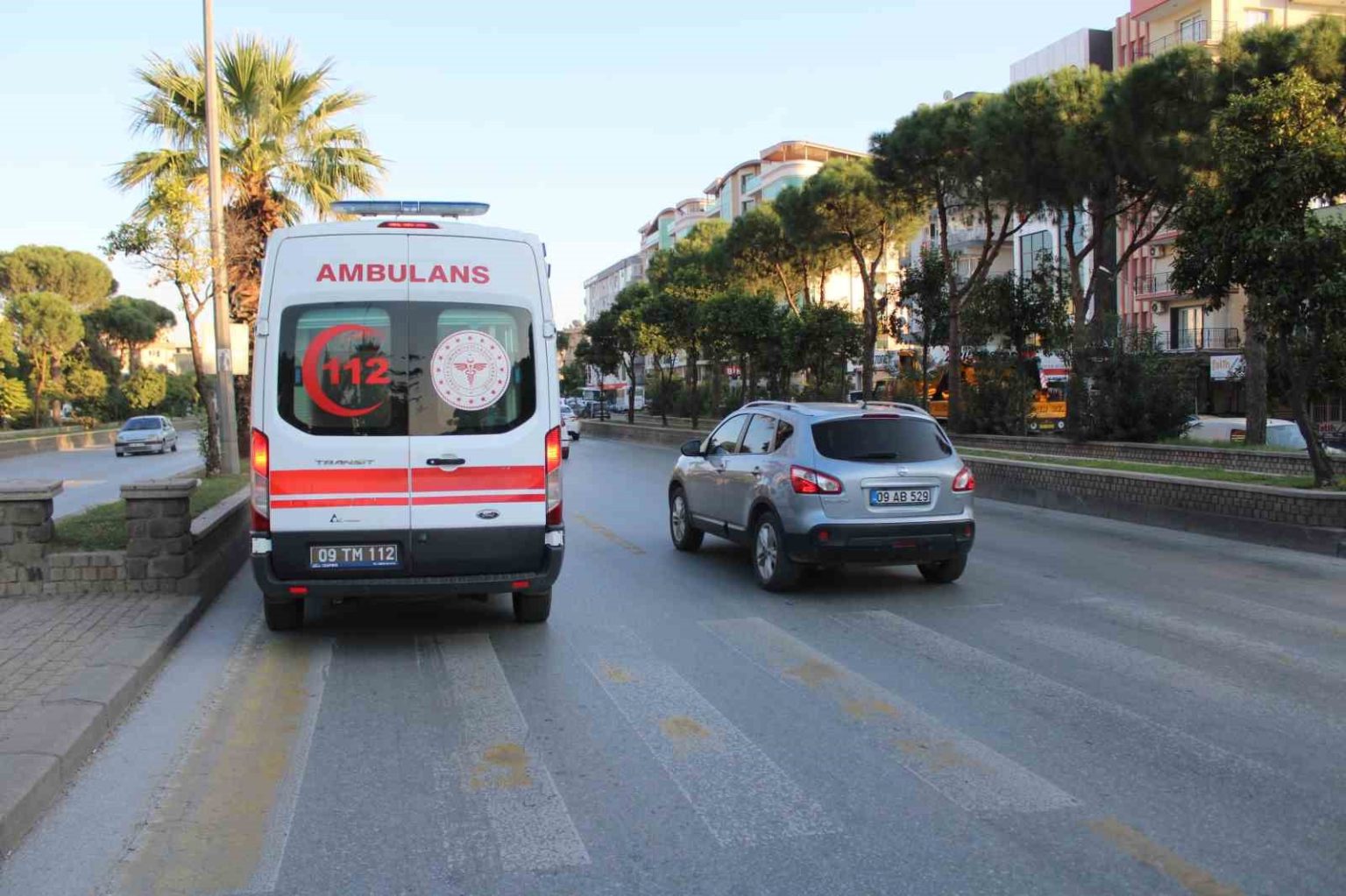 otomobilin-carptigi-yasli-adam-yaralandi