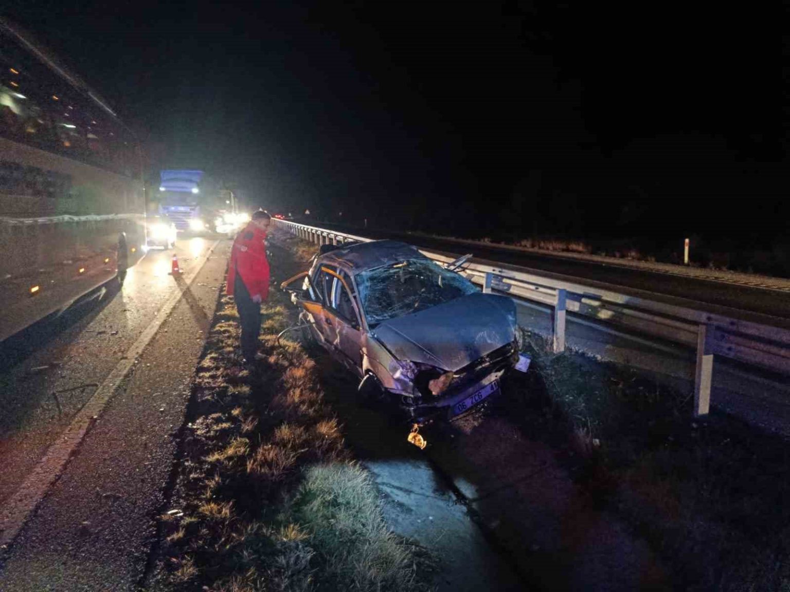 otostopla-bindigi-arac-mezari-oldu-1-olu-2-yarali