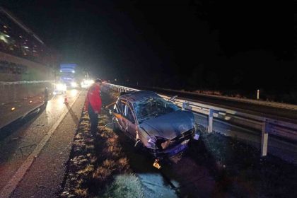 otostopla-bindigi-arac-mezari-oldu-1-olu-2-yarali