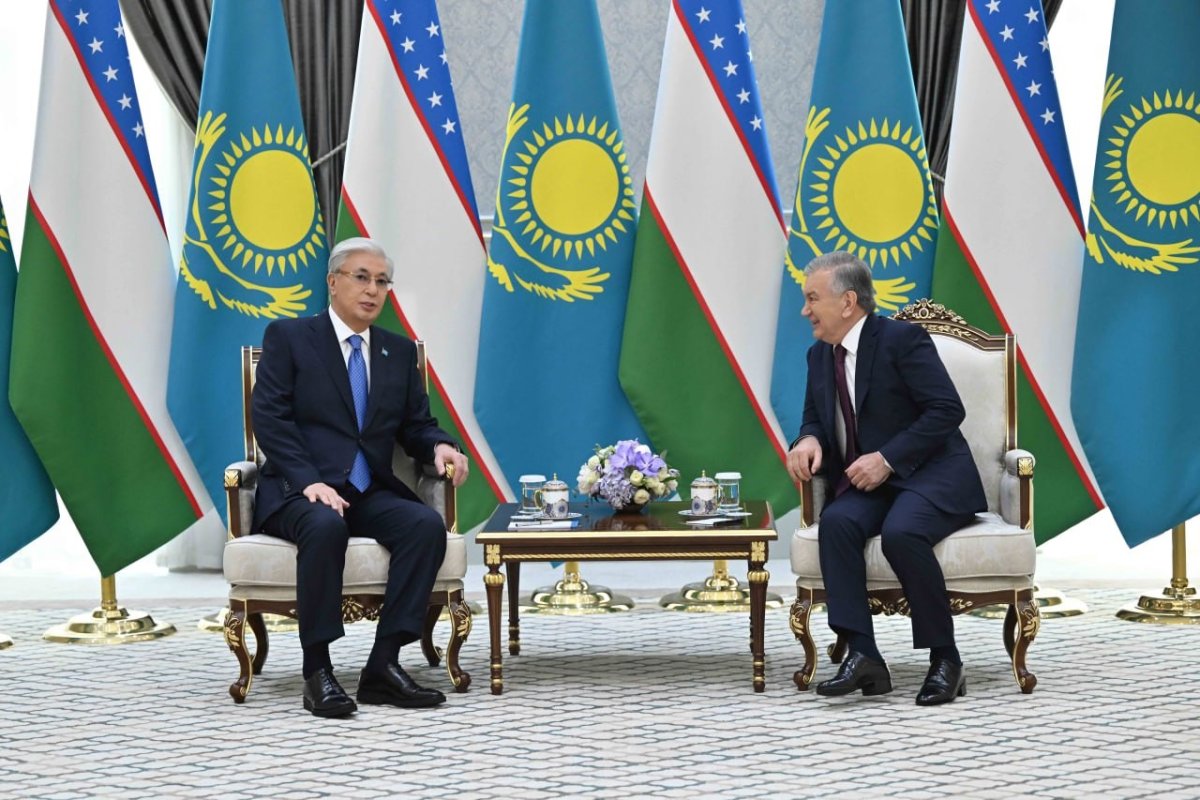 ozbekistandan-kazakistan-cumhurbaskani-tokayeve-yuksek-dereceli-dostluk-nisani