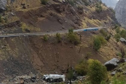 sirnakta-su-tankeri-ucurumdan-yuvarlandi-1-yarali