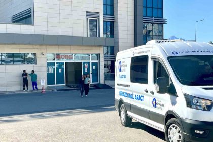 sokak-ortasinda-defalarca-bicaklanarak-oldurulen-yasli-adamin-cenazesi-alindi