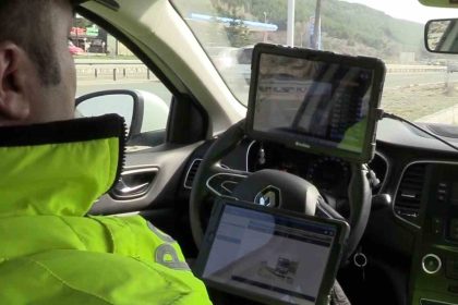 tatil-donusu-d-100de-hareketlilik-artti-radar-ve-teknolojik-sistemlerle-suruculere-siki-denetim-uygulandi