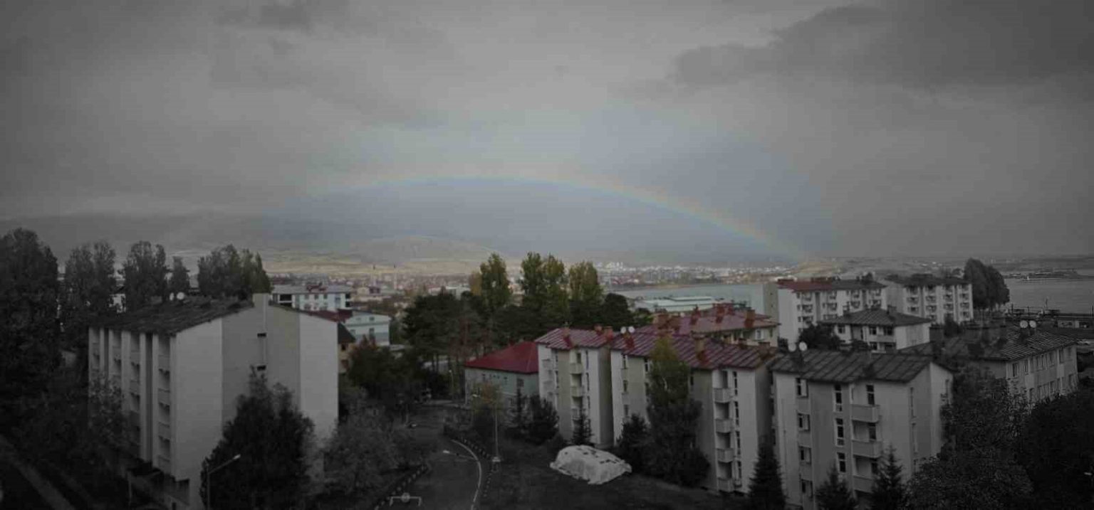 tatvanda-yagmur-sonrasi-gokkusagi