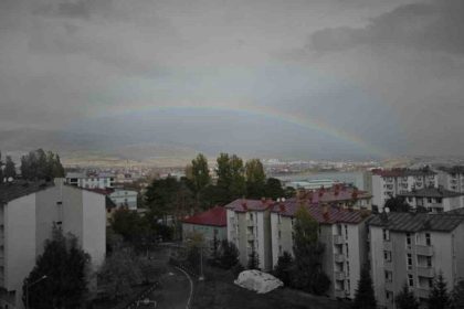 tatvanda-yagmur-sonrasi-gokkusagi