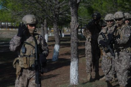 turkiye-ve-kktc-ozel-harekatindan-ortak-mesaj-bir-gece-ansizin-gelebiliriz