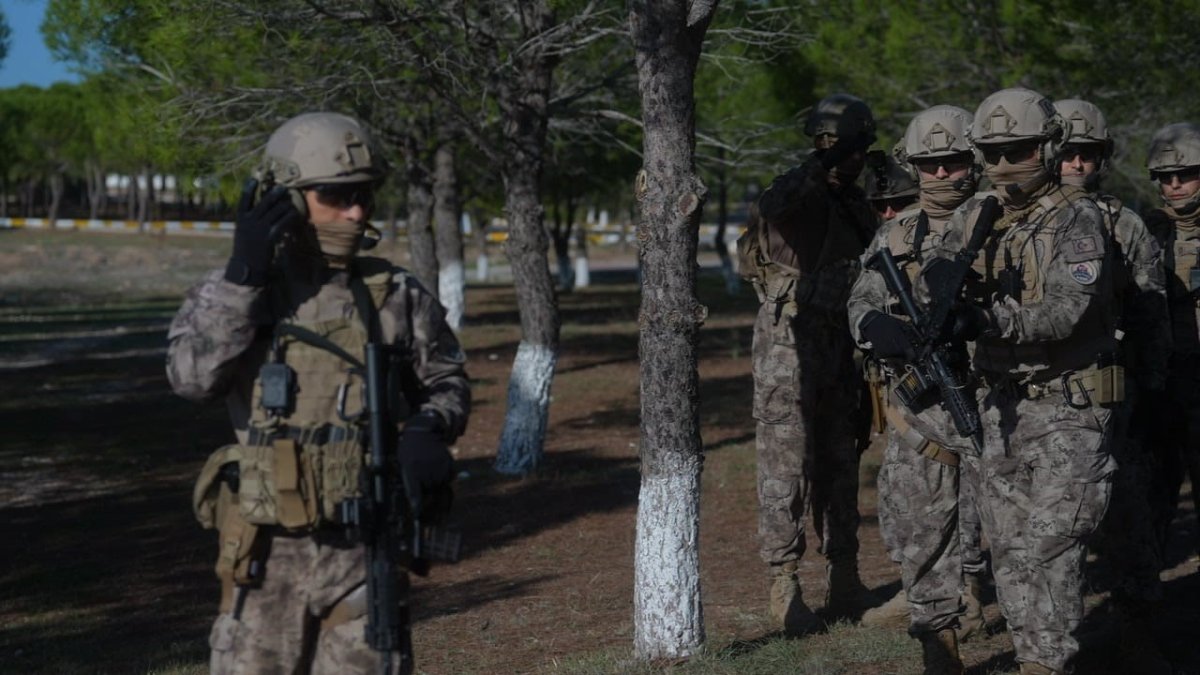 turkiye-ve-kktc-ozel-harekatindan-ortak-mesaj-bir-gece-ansizin-gelebiliriz