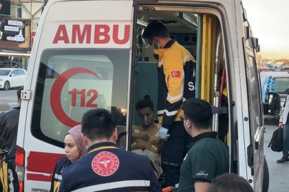 umraniyede-depo-yangini-bir-isci-dumandan-etkilendi