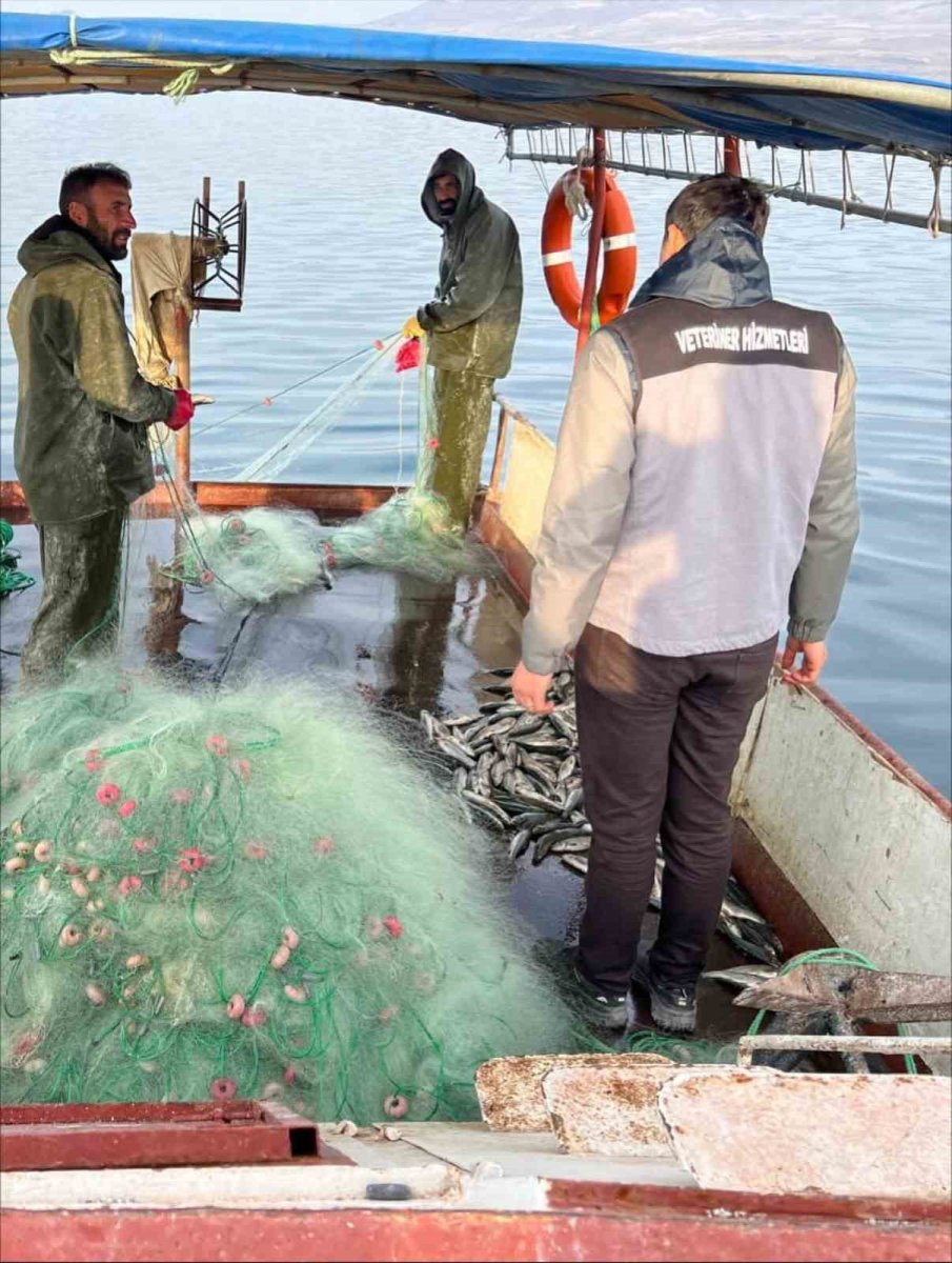 van-golunde-balikcilik-denetimi-yapildi